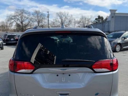 Used 2017 Chrysler Pacifica Platinum FWD image 5