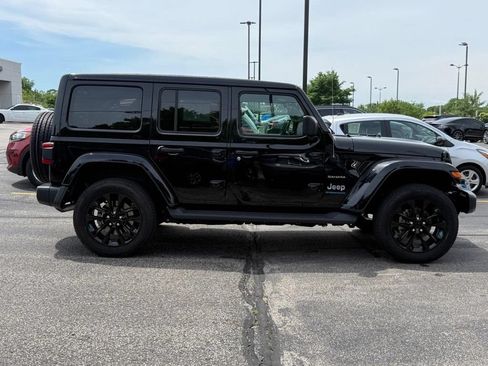 Used 2023 Jeep Wrangler Unlimited Sahara w/ Cold Weather Group AWD/4WD image 2
