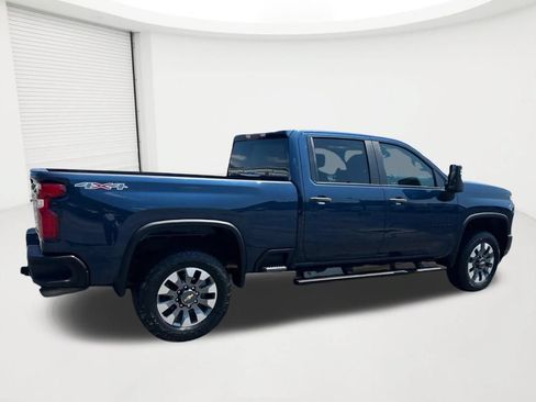 Used 2022 Chevrolet Silverado 2500 Custom w/ Custom Value Package AWD/4WD image 5