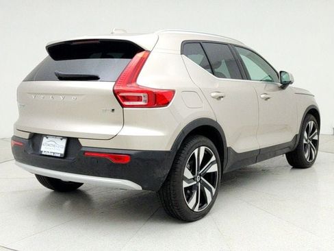Used 2023 Volvo XC40 B5 Plus w/ Driver Assist Package image 5