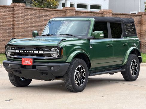 Used 2023 Ford Bronco Outer Banks AWD/4WD image 11