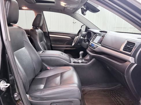 Used 2019 Toyota Highlander XLE FWD image 38