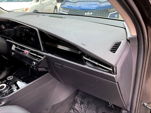 Used 2023 Kia Niro EX image 18