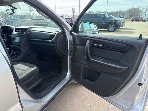 Used 2017 Chevrolet Traverse LT image 22