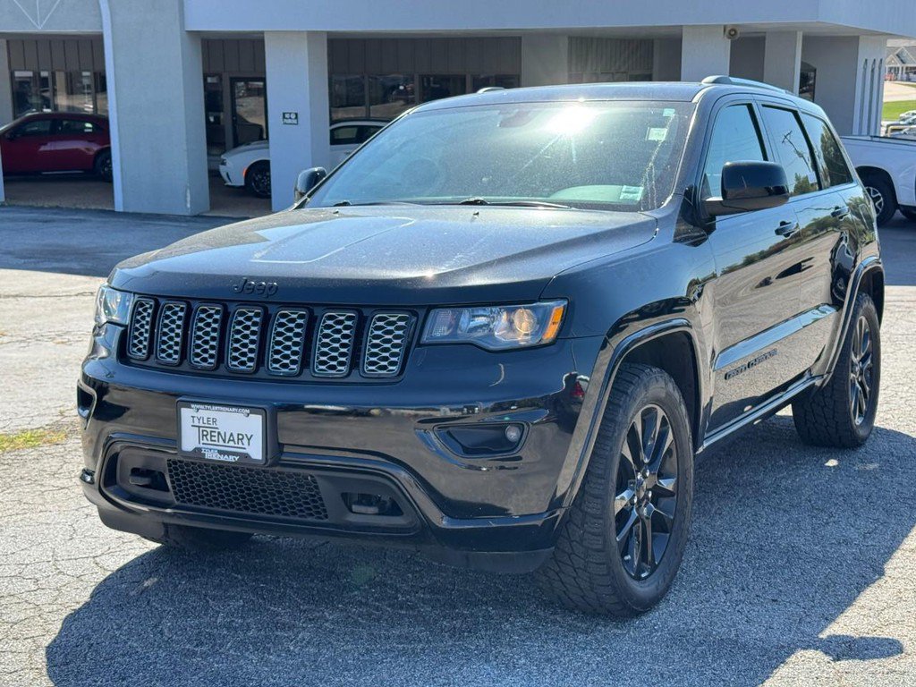 Used 2019 Jeep Grand Cherokee Altitude AWD/4WD image 8