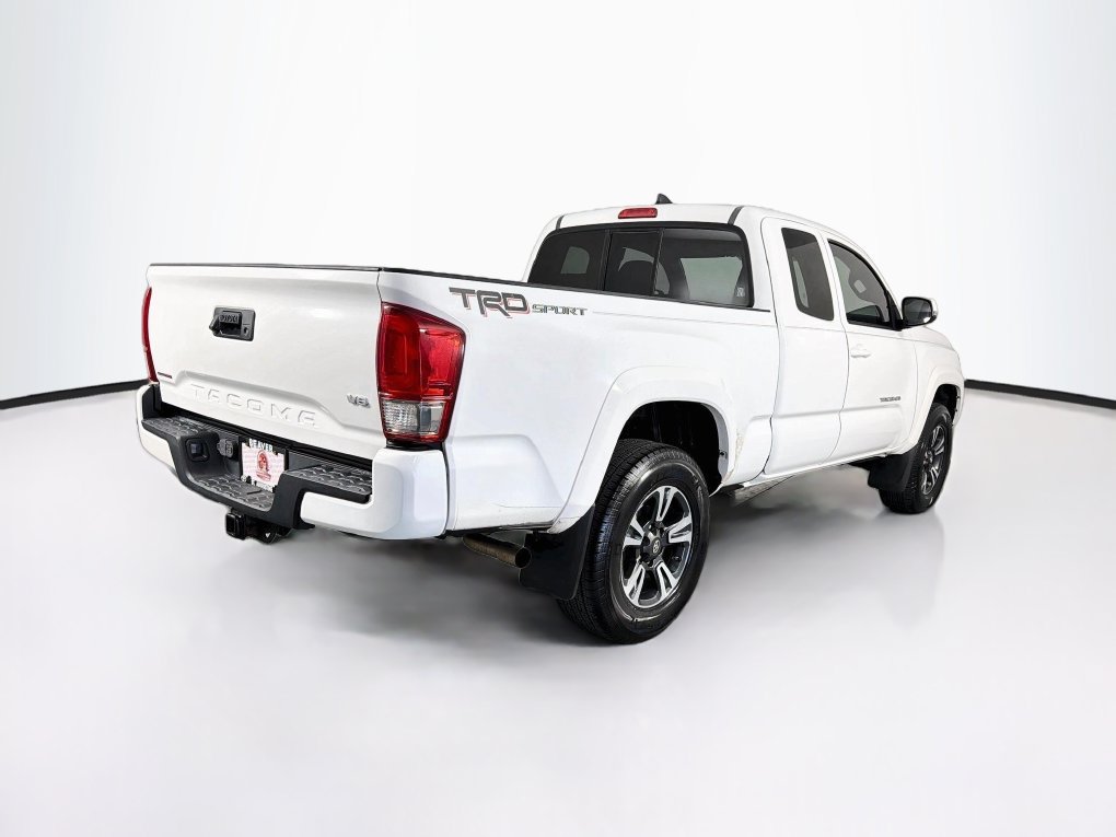 Used 2017 Toyota Tacoma TRD Sport w/ Tow Package RWD image 10