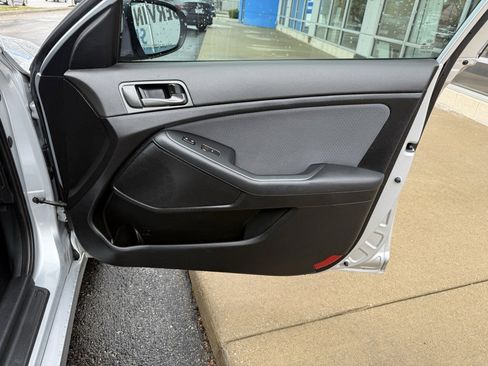 Used 2015 Kia Optima LX image 42
