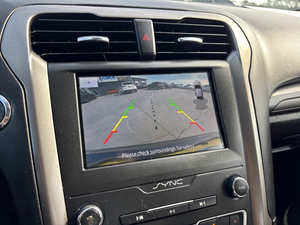 Used 2019 Ford Fusion SE FWD image 17