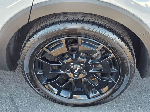 Used 2022 Kia Telluride EX w/ EX Premium Package image 10