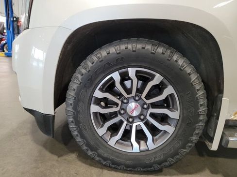 Used 2015 GMC Yukon XL Denali w/ Touring Package AWD/4WD image 9