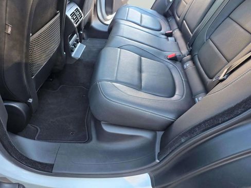 Used 2018 Jaguar F-PACE R-Sport image 28