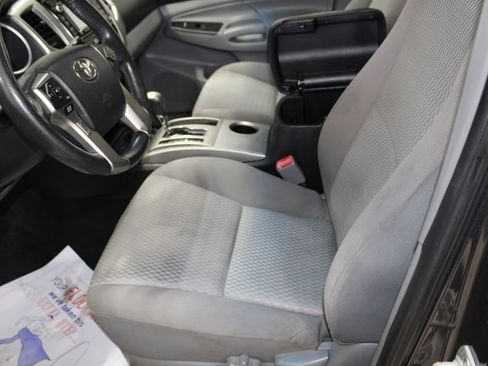 Used 2014 Toyota Tacoma Base image 14