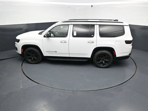 Used 2024 Jeep Wagoneer Series II AWD/4WD image 30
