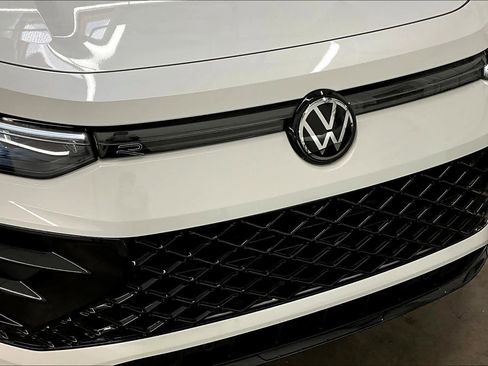 New 2026 Volkswagen Tiguan SE R-Line image 32