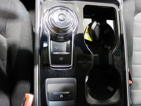 Used 2020 Ford Edge SE image 11