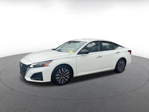 Used 2025 Nissan Altima 2.5 SV image 8