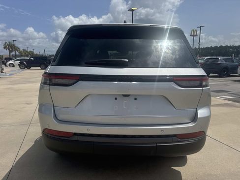 New 2026 Jeep Grand Cherokee Altitude RWD image 6