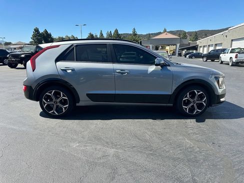 Used 2023 Kia Niro EX Touring FWD image 4