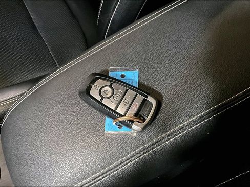 Used 2020 Ford Escape Titanium FWD image 28