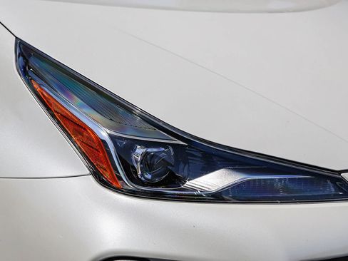 Certified 2021 Toyota Prius XLE w/ Advanced Technology Package FWD image 4