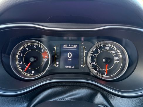 Used 2021 Jeep Cherokee Latitude Plus image 24