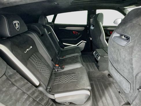 Used 2023 Lamborghini Urus Performante AWD/4WD image 21