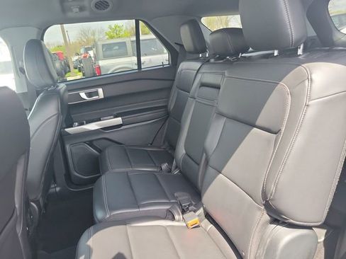 Used 2023 Ford Explorer XLT w/ Equipment Group 202A AWD/4WD image 28