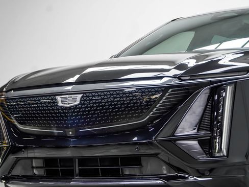 Used 2024 Cadillac Lyriq Sport RWD image 2