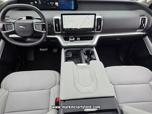 New 2026 Ford Expedition Platinum image 11