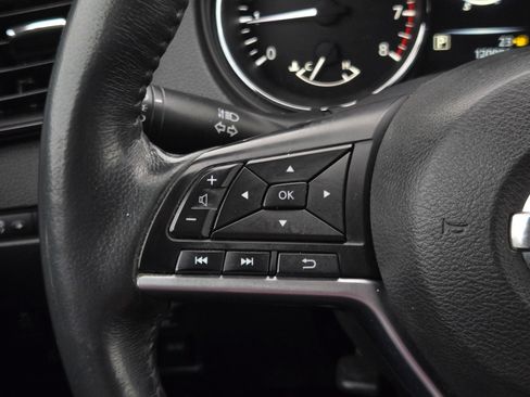 Used 2017 Nissan Rogue SV w/ SV Premium Package AWD/4WD image 22