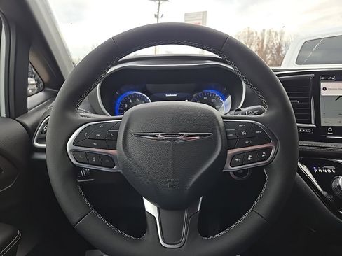 New 2026 Chrysler Pacifica Select image 40