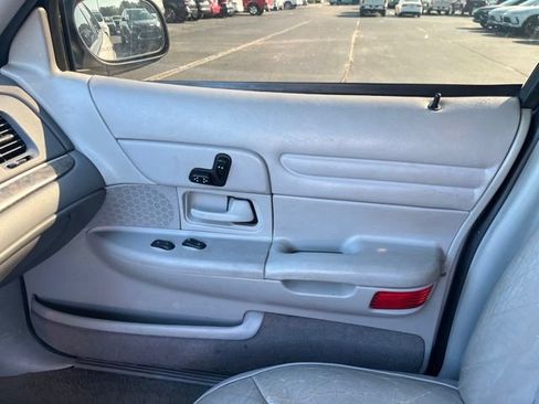 Used 2000 Ford Crown Victoria LX RWD image 21