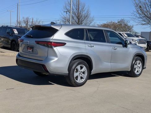 Used 2023 Toyota Highlander L image 6