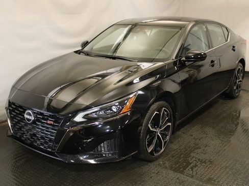 Used 2024 Nissan Altima 2.5 SR w/ SR Premium Package image 1