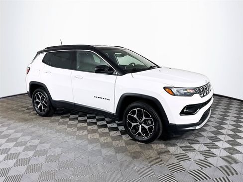 Used 2025 Jeep Compass Limited AWD/4WD image 4