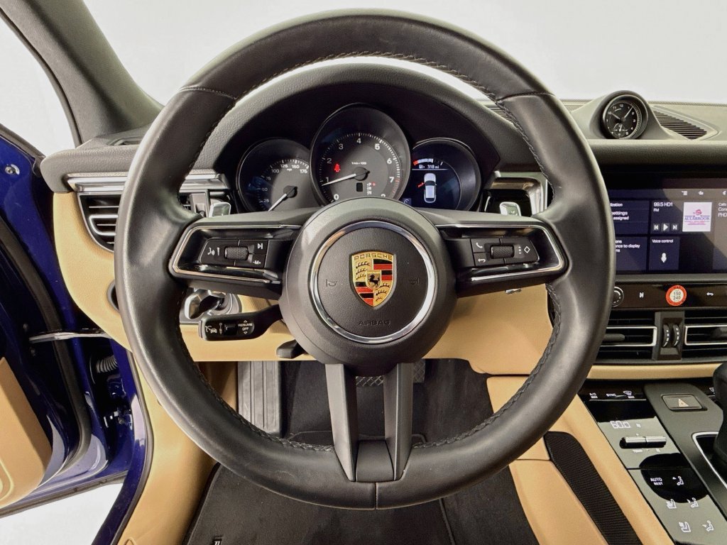 Certified 2025 Porsche Macan AWD/4WD image 15