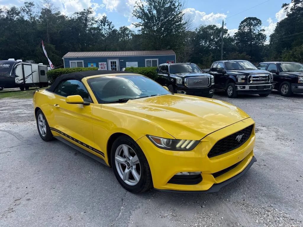 Used 2016 Ford Mustang Convertible RWD image 3