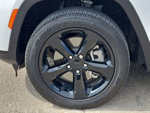 Used 2025 Jeep Grand Cherokee L Altitude AWD/4WD image 9