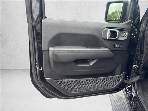 Used 2023 Jeep Wrangler Unlimited Sahara AWD/4WD image 11