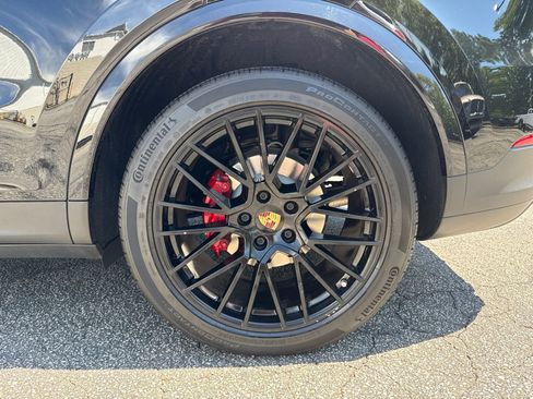 Used 2022 Porsche Cayenne S image 20