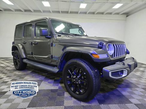Used 2025 Jeep Wrangler Unlimited Sahara AWD/4WD image 2