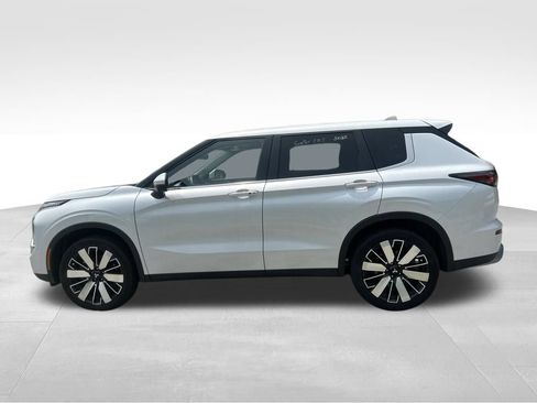 Used 2025 Mitsubishi Outlander SE FWD image 34