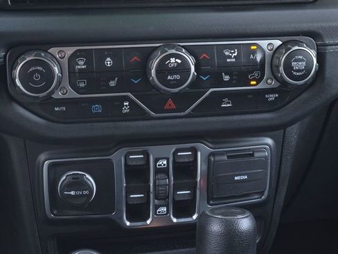 Used 2024 Jeep Wrangler Unlimited Sahara image 21