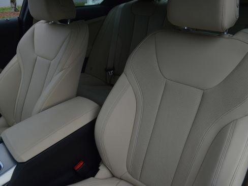 Used 2023 BMW 230i Coupe w/ Premium Package image 23