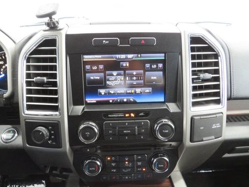 Used 2015 Ford F150 Lariat image 21