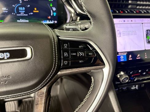 Used 2022 Jeep Grand Cherokee Overland w/ Luxury Tech Group IV image 22