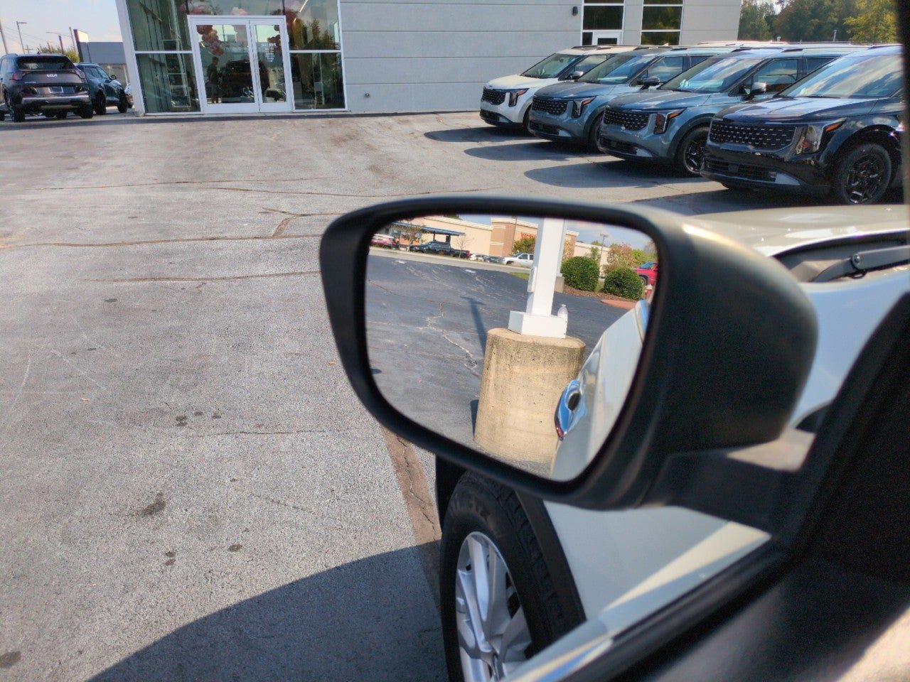 Used 2018 Nissan Rogue SV FWD image 11