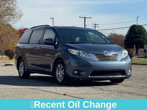 Used 2016 Toyota Sienna XLE image 11