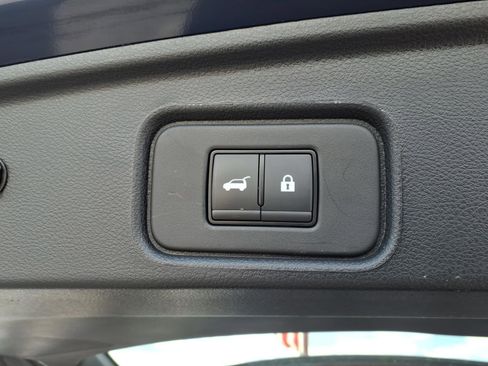 Used 2025 Nissan Pathfinder SV image 19