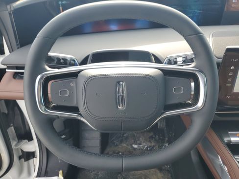 New 2026 Lincoln Nautilus Reserve image 16